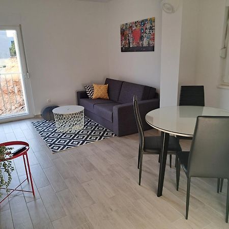 Apartment Charlie Komarna Exteriör bild